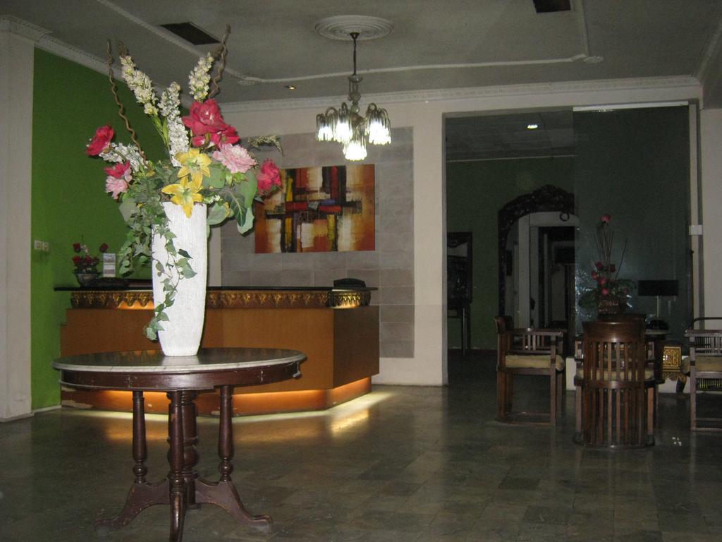 Le Paradis Hotel Palembang Exterior foto