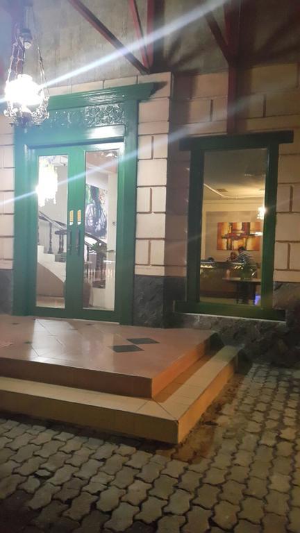 Le Paradis Hotel Palembang Exterior foto